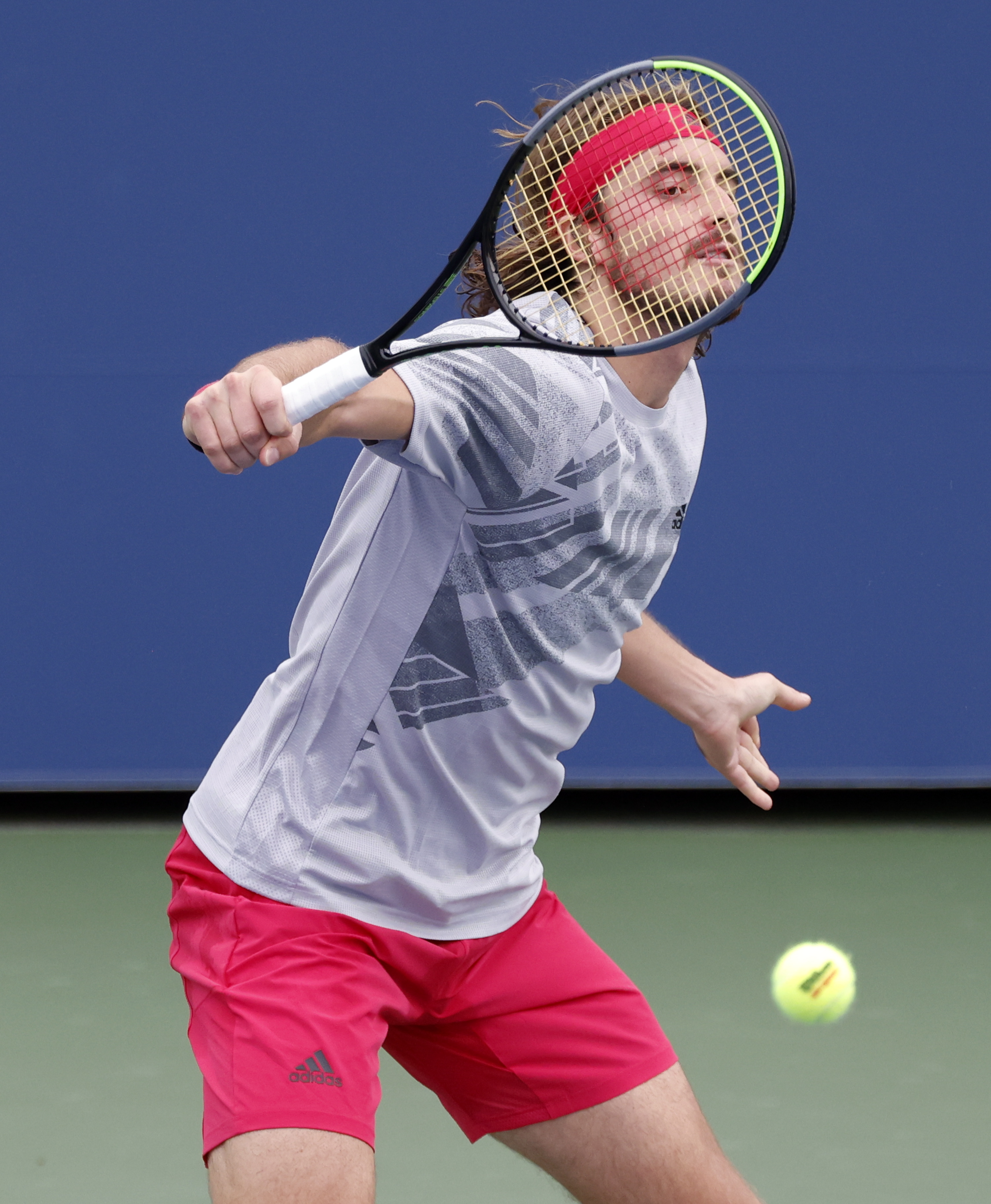 美国网球队险胜法国网球队，西西帕斯爆发神勇的简单介绍