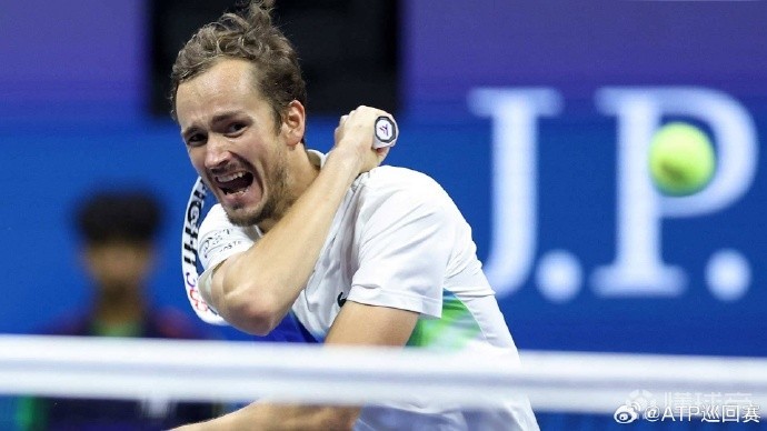 包含德国网球队血洗意大利网球队，梅德韦杰夫绝境逆转的词条