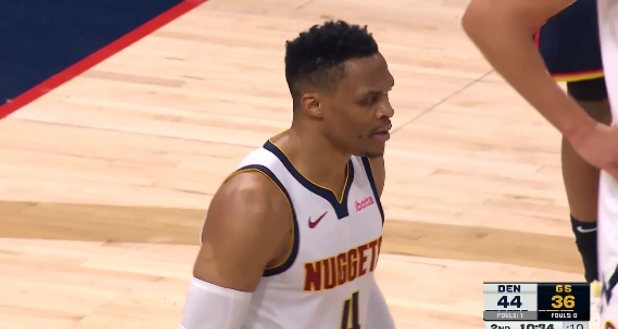 尼克斯横扫澳大利亚男篮,威斯布鲁克统治全场 尼克斯横扫澳大利亚男篮,威斯布鲁克统治全场