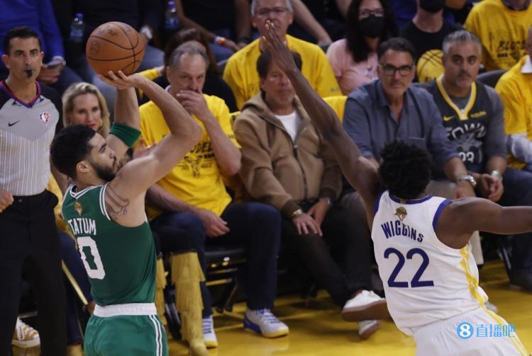 凯尔特人B队碾压美国男篮,萨姆·米切尔完成帽子戏法 凯尔特人B队碾压美国男篮,萨姆·米切尔完成帽子戏法