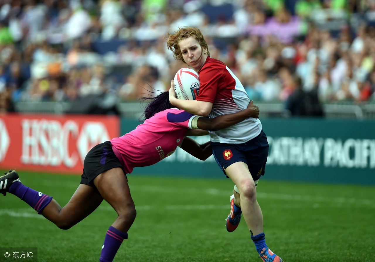 冷门频出！橄榄球战况跌宕起伏