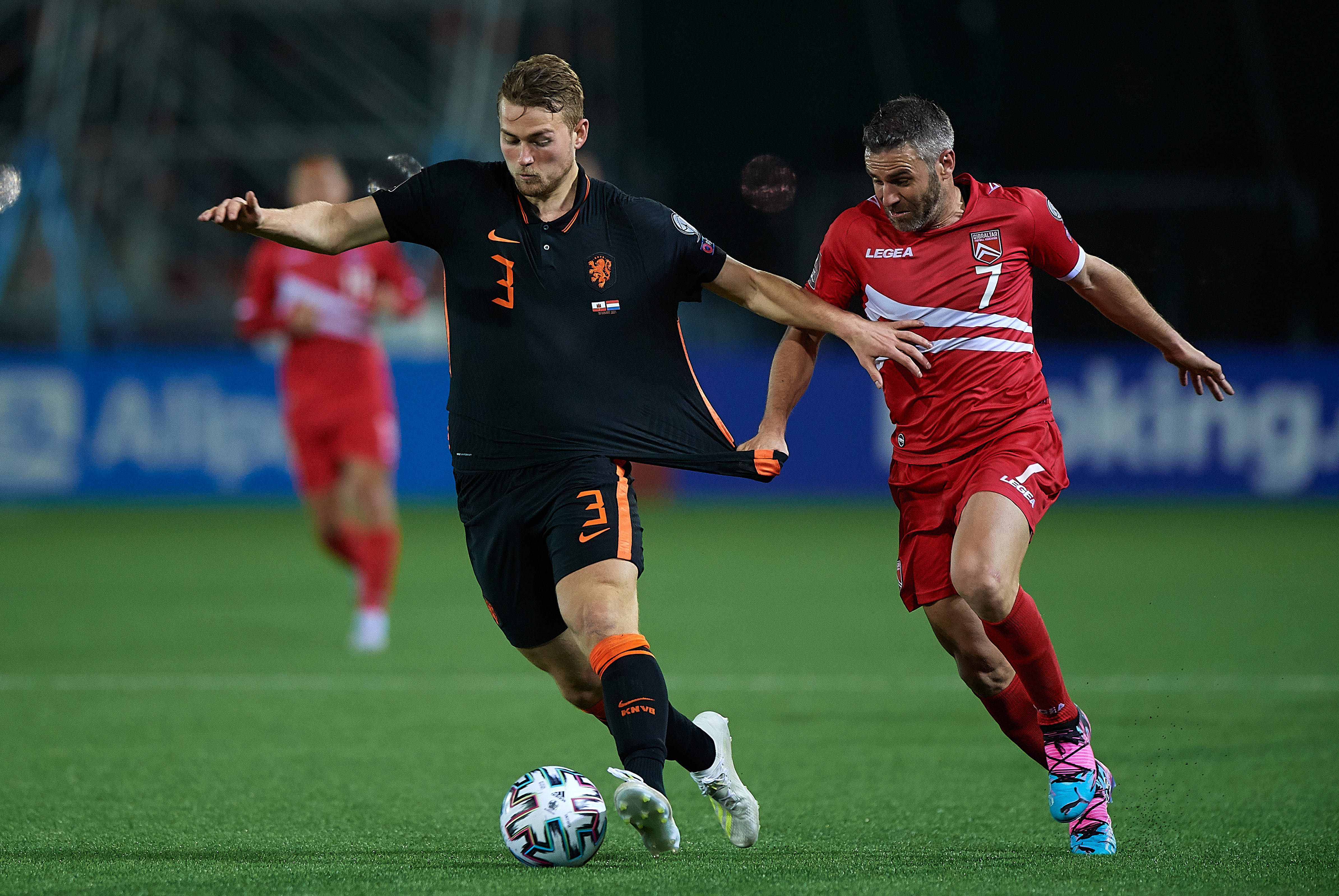 乌拉圭逆转丹麦，萨拉赫带队取胜