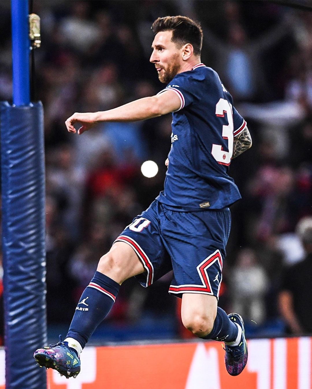 莱比锡红牛险胜奥地利，梅西惊艳四座