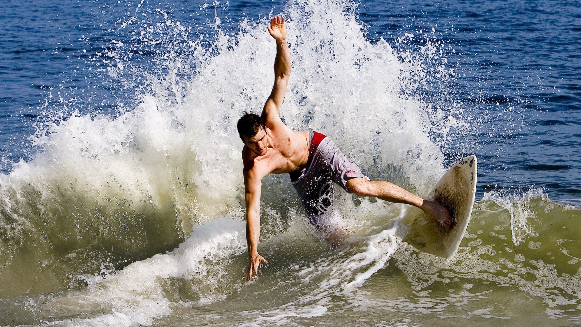 超远三分绝杀！布克死神归来，太阳压哨击败黄蜂封喉之战
