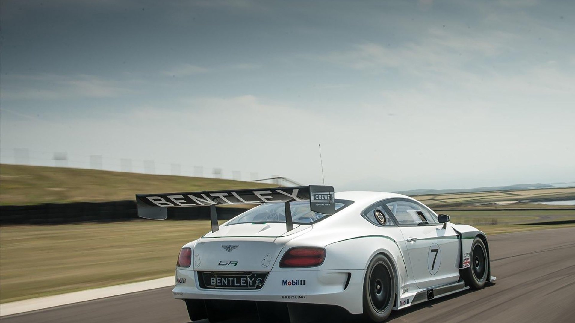 沉默的将军与闪电的第三节，两种扛起世界的姿势