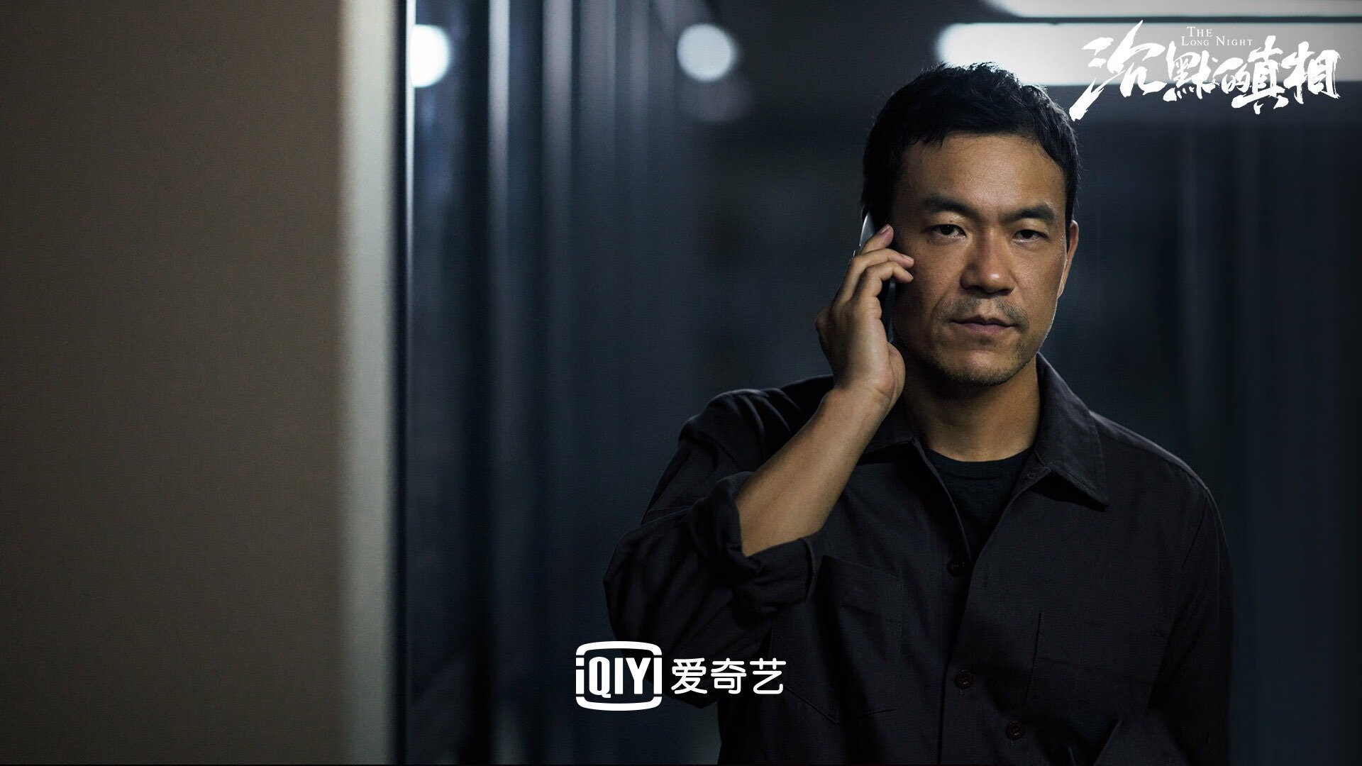 很有戏剧性。我先为你构思几个不同角度的标题，然后选择最独特、最有张力、最能体现唯一性和历史重演辩证关系的一个，展开成文
